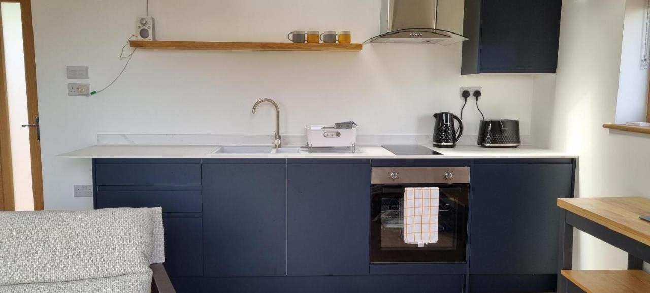 The Brookhouse. Cheerful Tiny House With Seaview. Villa Ilfracombe Bagian luar foto